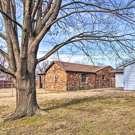 Dog-Friendly Bartlesville Retreat With Yard! Exteriör bild