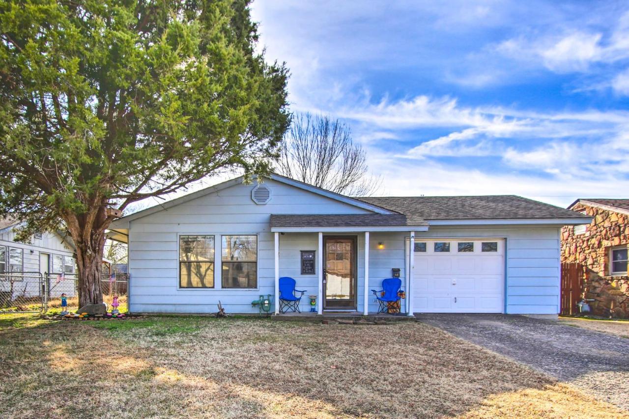 Dog-Friendly Bartlesville Retreat With Yard! Exteriör bild