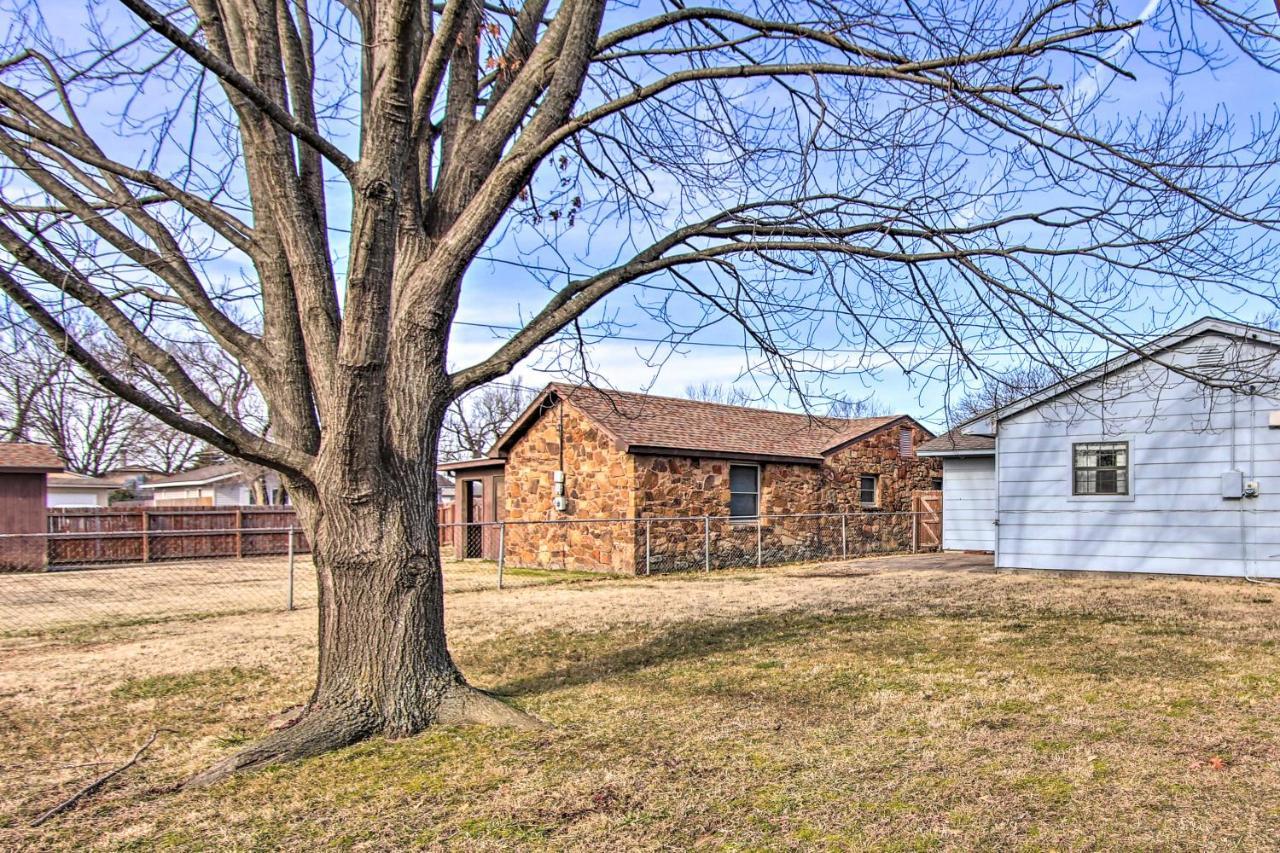 Dog-Friendly Bartlesville Retreat With Yard! Exteriör bild